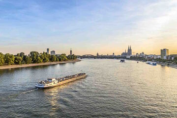 Umsatzstarkes Vollhotel am Rheinufer zu verpachten Bild